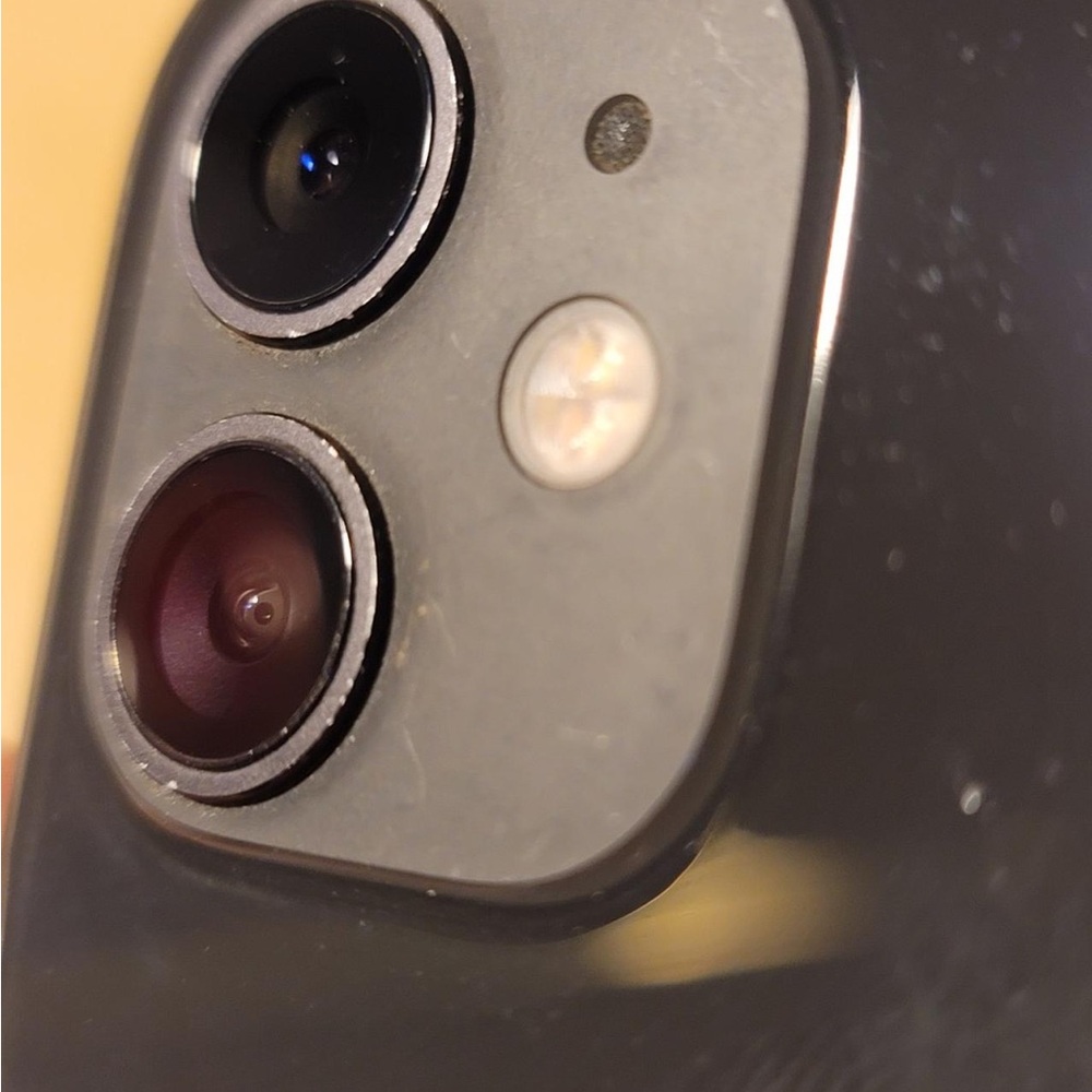 Apple iPhone 11 64GB unlocked in Black - Picture 7 of 7